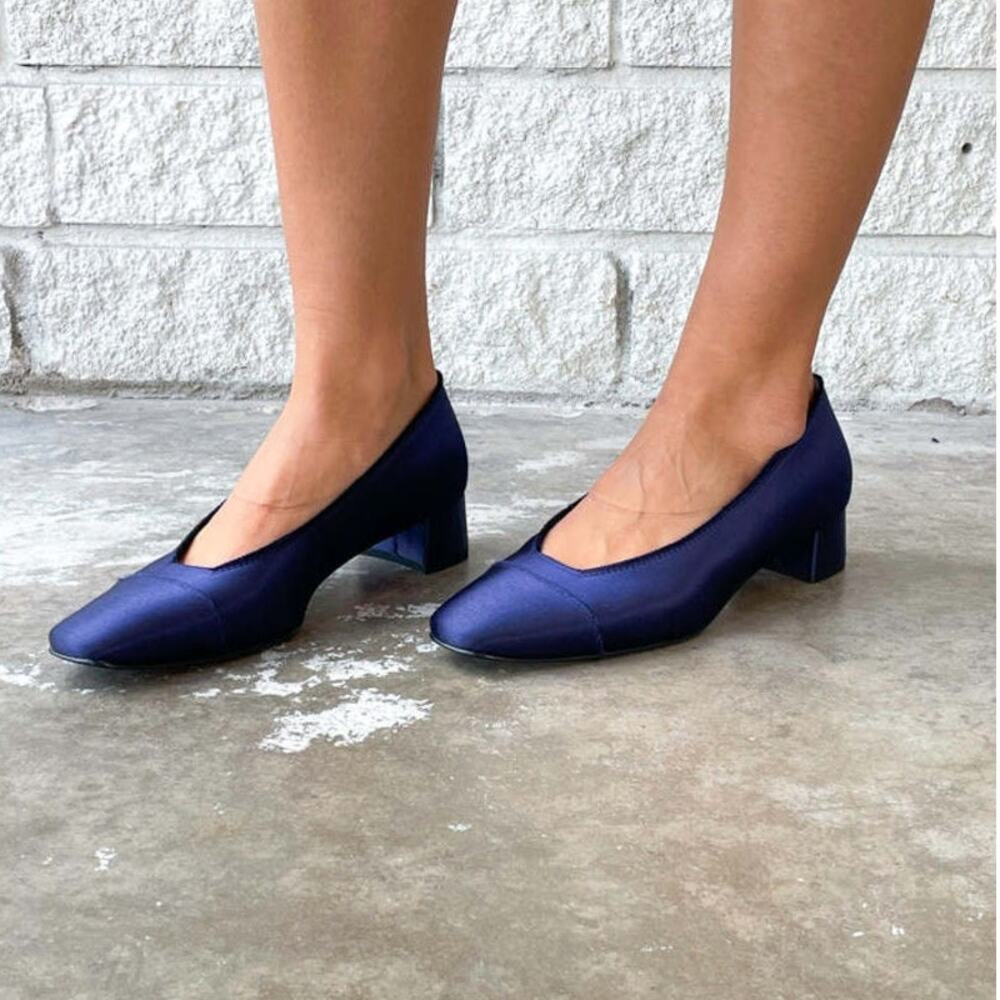 Pedro Garcia Eladia NEW Navy Silk Satin Low Block Heel Slip On Pump $550 - Picture 2 of 14